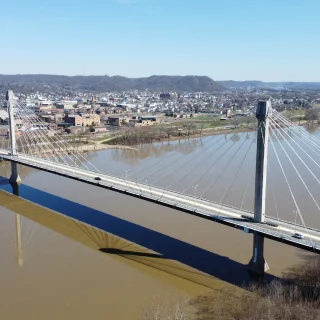 Río Ohio y puente de Portsmouth, Ohio - Portsmouth, seguro de auto barato en Ohio.