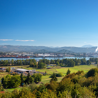 Puente Lewis y Clark que une Rainier (Oregon) con Longview (Washington) - Seguro de carro barato en Washington