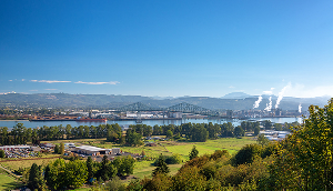 Puente Lewis y Clark que une Rainier (Oregon) con Longview (Washington) - Seguro de carro barato en Washington