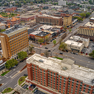 Vista aérea del centro de Tuscaloosa, Alabama - Seguro de carro barato en Alabama