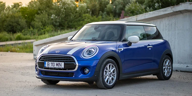 Mini Cooper de color azul - Seguro de auto barato para Mini