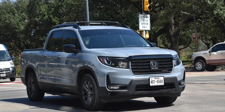 Honda Ridgeline color gris con placas de Texas – Honda Ridgeline, seguro de auto barato para Honda.