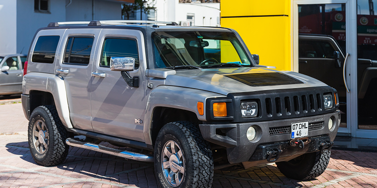 Hummer H3 de color gris en las calles - Hummer H3, seguro de auto barato para Hummer