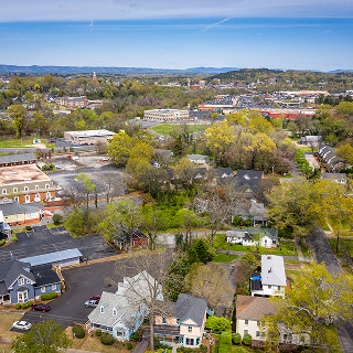 Vista aérea de Rome, Georgia, mostrando el centro histórico, zonas residenciales y el cruce de los ríos Etowah y Oostanaula.