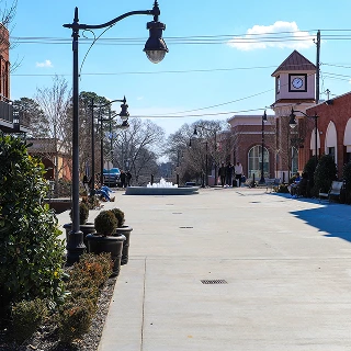 O'Neal Plaza en un atardecer en Douglasville, Georgia. Seguro de carro en Georgia