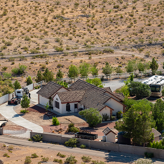 Vista de gran angular de algún edificio residencial del área de Enterprise en Las Vegas, Nevada – Seguro de carro en Nevada